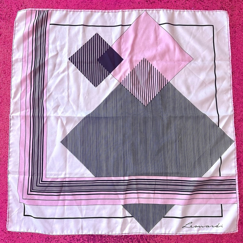 🔹VINTAGE Leonardi Striped Geometric Scarf